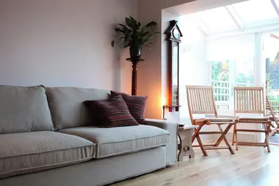 Gorgeous self catering holiday cottage in Lyme Regis - 2 minutes from the beach