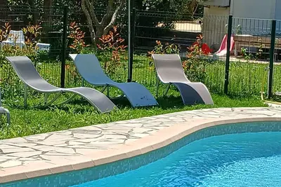 Image de maison au fond d'une impasse, à proximité du centre historique d'Uzès