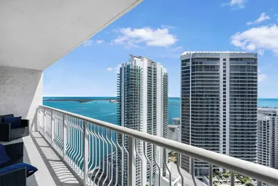 Image de Penthouse Escape with Top Views