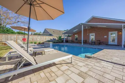 Image de Private Pool & Golf Cart, Minutes to the Beach