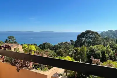 Image de 2 Pieces Vue Mer Exceptionnelle 5 mn A Pied Plage Et Village Rayol (Var)