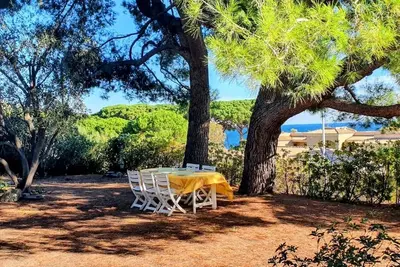 Image de Maison avec jardin, 300m de la mer, 5mn à vélo du centre, 2 chambres, 6 couchages