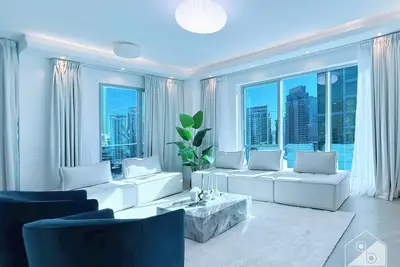 Image de Spacious 2b Apt with Full Marina Views - Delphine
