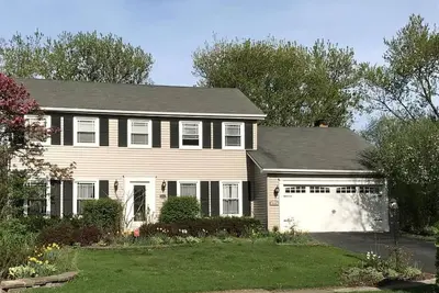 Image de Spacious 4-bedroom house in quaint neighborhood with furnished basement.