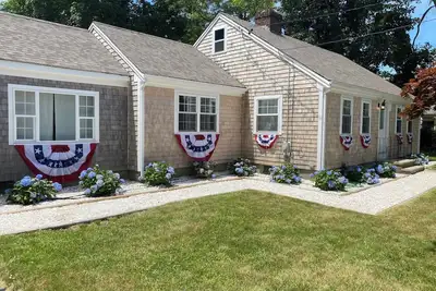 Image de Child Friendly, Charming 3-Bedroom Cape in Unbeatable Location