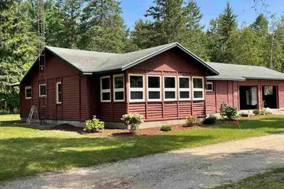 Image de Charming Red Cabin in the woods. A perfect stay just 3 min from ski resort! \n