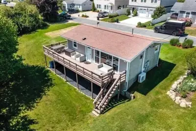 Image de New Listing! Walk to Beaches, Point Judith, Ac, WiFi, Fire Pit, Outdoor Shower