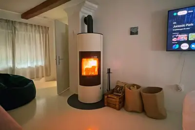 Image de Cozy Bavarian home with fireplace and fully equipped kitchen.