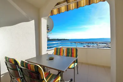 Image de Charming 2-bedroom apartment in amazing PetrÄŤane with Ac, WiFi, sea view