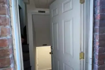 Image de Fully Private 1 Bedroom Basement Unit