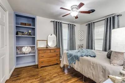 Image de Stylish, centrally located, near Dickie's, Tcu, Stockyards, Botanical Gardens. . .