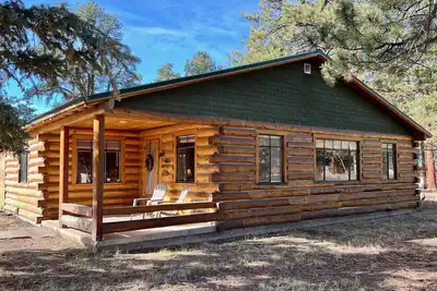 Image de Cozy and Family Friendly Spacious Cabin on a 3/4-acre lot