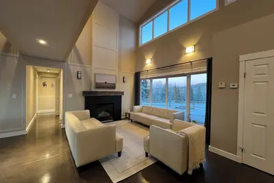 Image de Rural foothills farmhouse