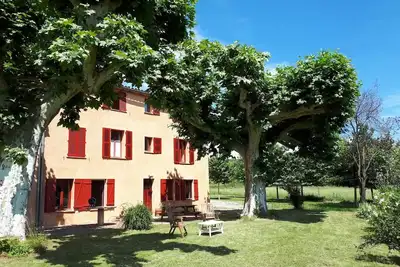 Image de La Ferme Caïoli - Mas provençal avec terrasse ombragée et vue sur le Babadier