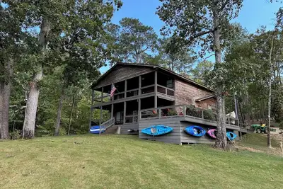 Image de 4 bedroom Lakefront Family Cabin at Grateful Cove, Lake Martin, Al