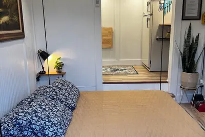 Image de Tiny Home Alley Delight! Truly one of kind!