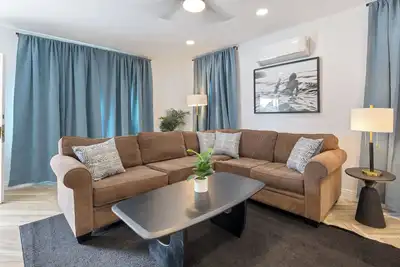 Image de Cozy 2-Bed near Disneyland with Parking, Ac, Wifi, Smart Tv & Laundry