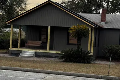 Image de Cozy 3 Bedroom House Next To The Train Tracks