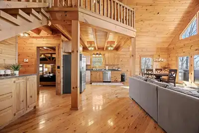 Crossbow Cabin | Rustic Log Cabin | Hot Tub | Sleeps 10
