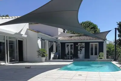 Image de Grande villa : la mer, la garrigue, la piscine, la pétanque, les vacances