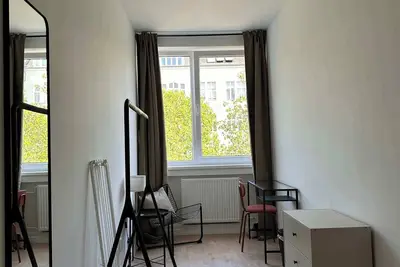 Image de Helles Elegantes Zimmer in Berlin-Schoeneberg 5