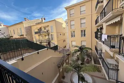 Image de Bel appartement au centre deux chambres et parking securise