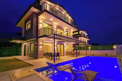 4+1 Villa suitable for large families and groups of friends / Villa-14262\n