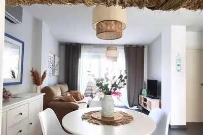 Image de A 450 mètres de la plage! Appartement cosy et lumineux avec grandes piscines