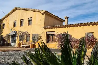 Image de Charming holiday house surrounded by vineyards 60km from Barcelona for groups