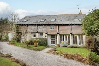Image de Sampsons boasts a plethora of characterful features, including a wood burning stove, exposed wood