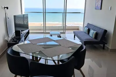 Beautiful apartment with balcony facing the sea