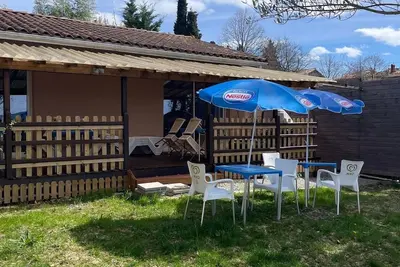 Image de Maison avec jardin, en Ariege, face au lac de Montbel.