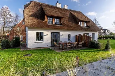 Image de Thatched roof house weivz Spo