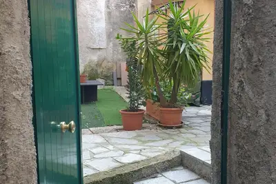 Image de In the heart of Santa apartment with garden
