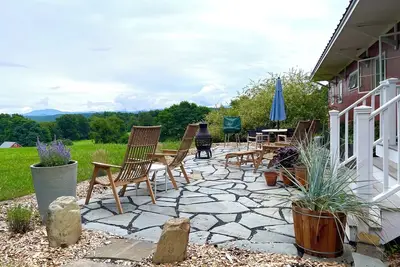 Image de Charming Apt, Mt View, Pickle Ball, \"Where the Wild Things Are\" Private Retreat