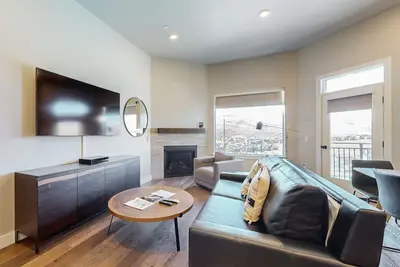 Image de Modern resort condo with pool, hot tub + shuttle service