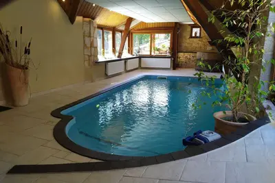 Image de Aqua Gite Dordogne toutes saisons avec sa piscine d'intérieur chauffée privé!