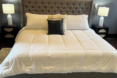 Image de Charming hotel suite in delightful downtown Marshall, Tx with Ac, WiFi. . .