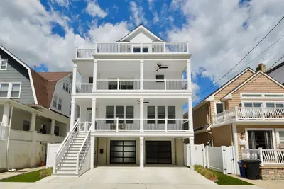 Image de 4 houses from beach;  Outside pool;  Elevator  Access;  Less than 3 yrs old
