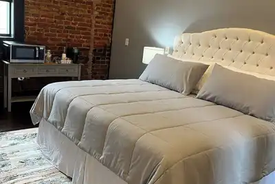 Image de Charming hotel suite with Ac and WiFi in serene downtown Marshall, Tx