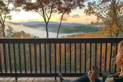 Image de Mountain View 3 bedroom & 3 bath Cabin in Blue Ridge. 10 min Drive to Downtown.