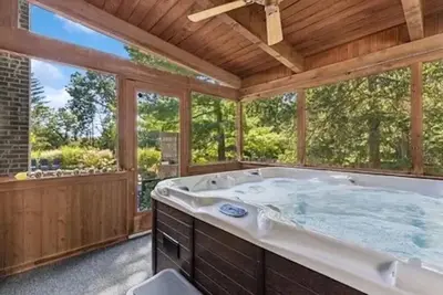 Image de Charming 4-bedroom home close to downtown Libertyville & the Navy Base!
