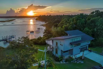 Image de Waterfront 4br, Boater's & Nature Lover's Dream w\/ Private Boat Dock and Sunsets