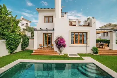 Image de Amazing 5bdr villa with heated pool and golf views.