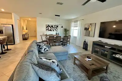 Image de New Luxury Villa Home on Championship Golf Course. High speed WiFi Ac