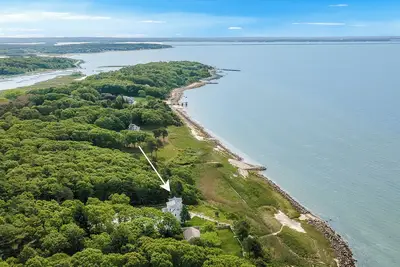 Image de Bayview New! 3br\/3 Fb Sandy Beachfront Oasis w\/ views over Buzzards Bay to Cape!