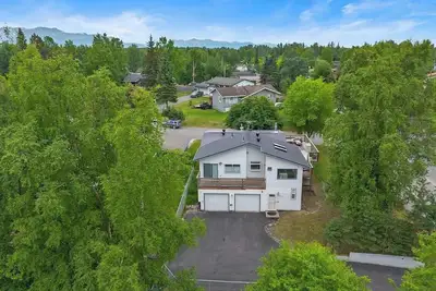 Image de Wild About Anchorage / Hot Tub / Rooftop Patio / Chef's Kitchen