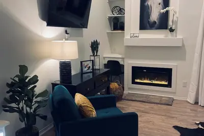 Image de Center of city private Town Home W/fire pit &Bbq