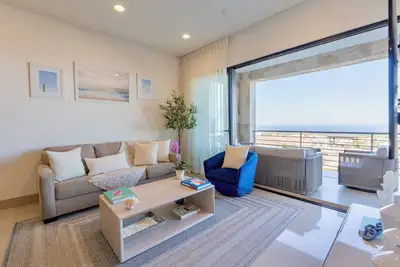 Image de Stunning Ocean-View 2br Condo with Pool, Gym & Resort-Style Amenities