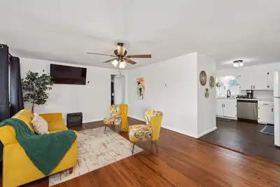 Image de Charming  3-bedroom Midtown house in with WiFi, work space and  private parking,